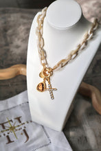 Load image into Gallery viewer, Blonde Tortoise Link Necklace
