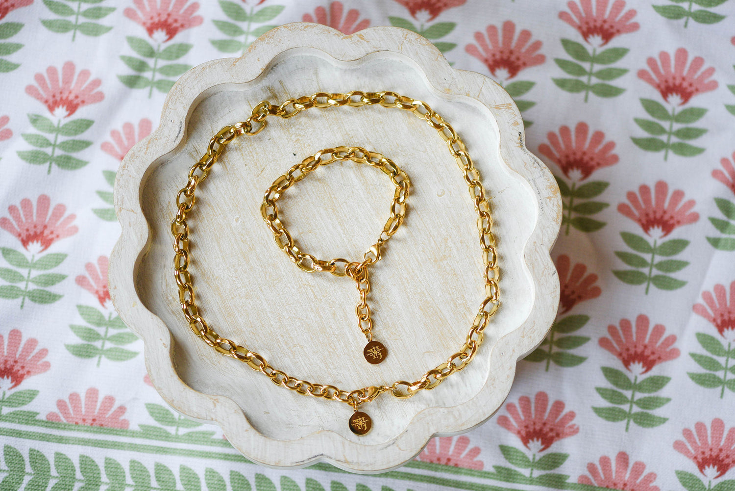 Lilly Necklace